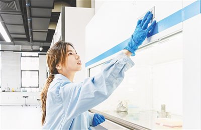  我市發(fā)揮主導(dǎo)產(chǎn)業(yè)優(yōu)勢(shì)，強(qiáng)化創(chuàng)新引領(lǐng)、龍頭帶動(dòng)，構(gòu)建標(biāo)準(zhǔn)體系，